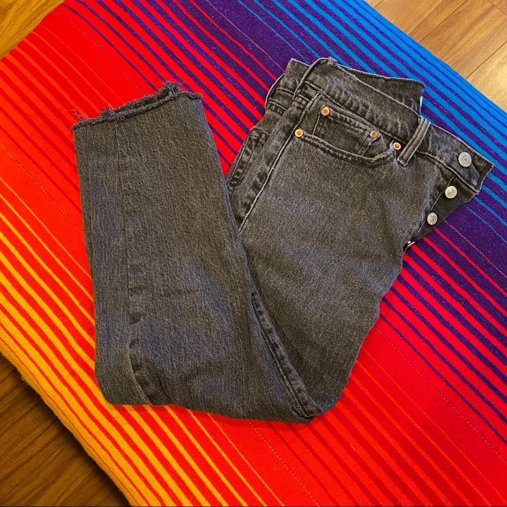 **SOLD** Levi’s Wedgie Tapered Cropped